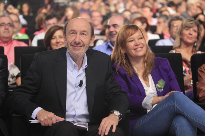 Alfredo Pérez Rubalcaba Junto A Leire Pajín