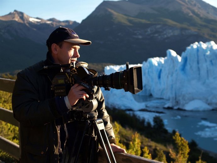 El Director Y Realizador Javier Trueba. 