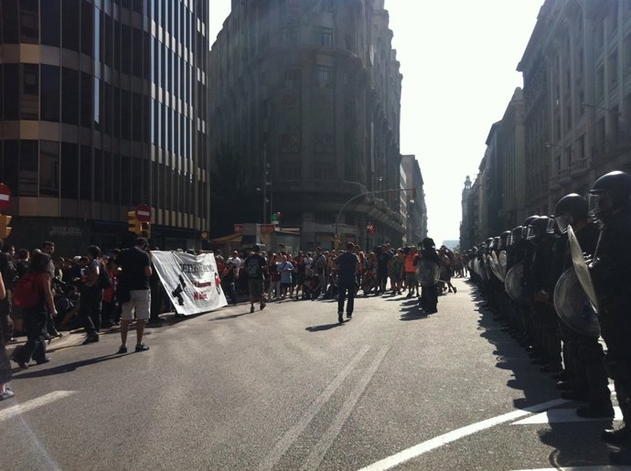Gran Despliegue Policial En Barcelona Contra Antifascistas