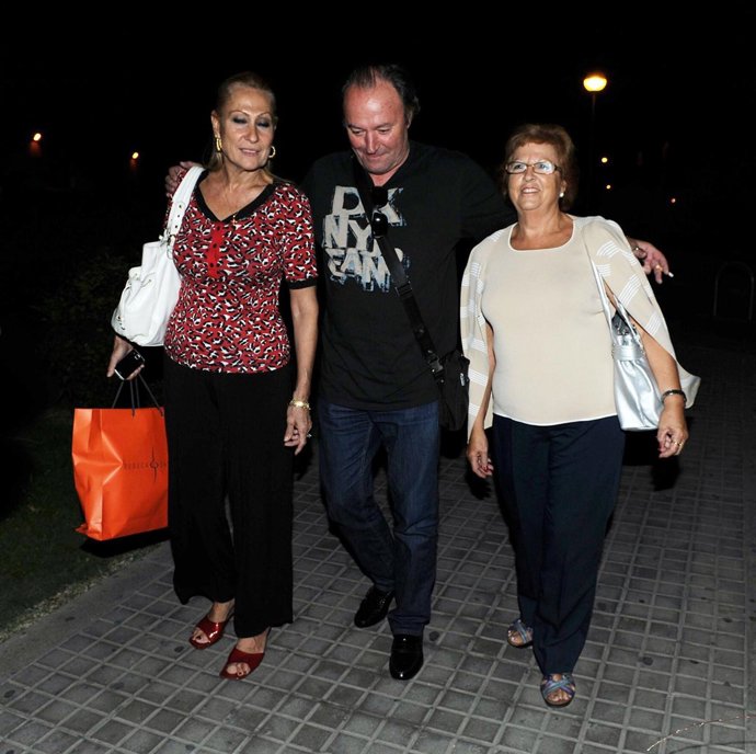 Rosa De Benito Y Amador Mohedano Camino Al Hospital