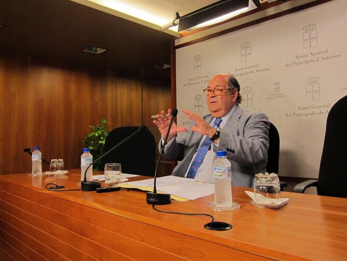 Sostres, Durante La Rueda De Prensa.