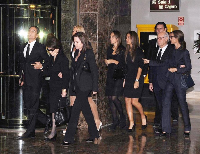 La Familia Presleyr En El Tanatorio