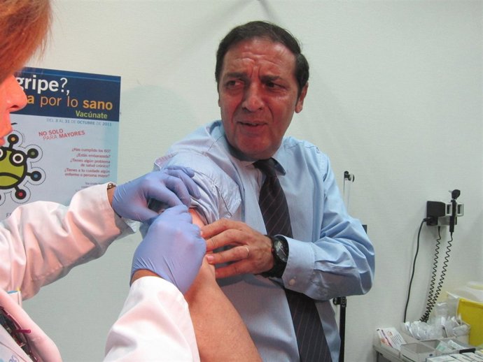 El Consejero De Sanidad, Antonio María Sáez Aguado, Vacuna Gripe