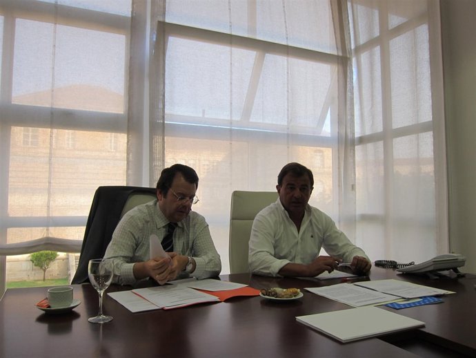 El Conselleiro De Economía, Javier Guerra, Junto Al Director Xeral De Industria