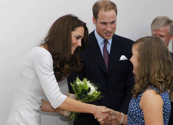 Los Duques De Cambridge Con La Pequeña Alice Marples