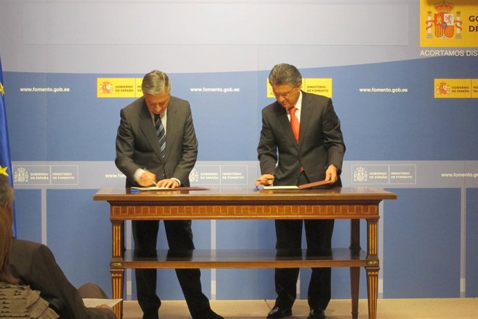 El Ministro De Fomento, José Blanco, Y El Alcalde De Constantina, Mario Martínez