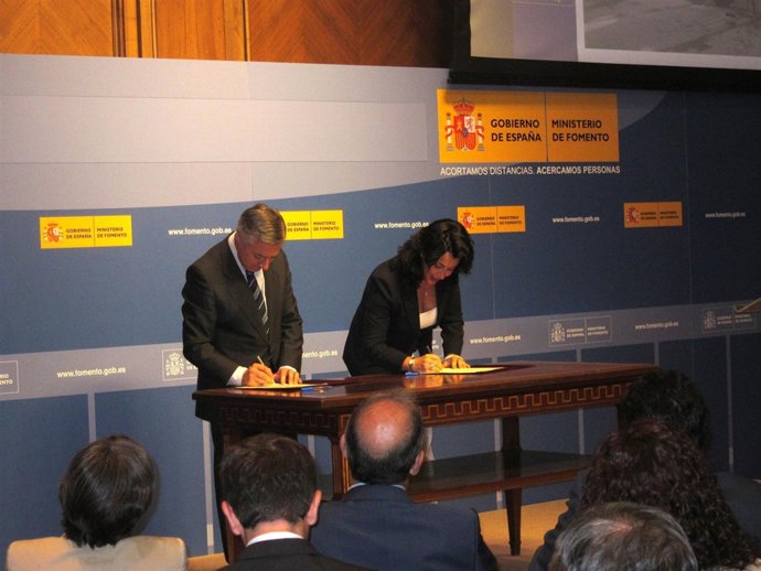 Firma Del Convenio Para La Estación De Benalúa (Alicante)