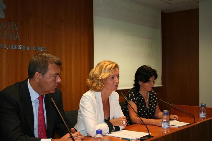 Mar Casanova En El Centro De La Imagen