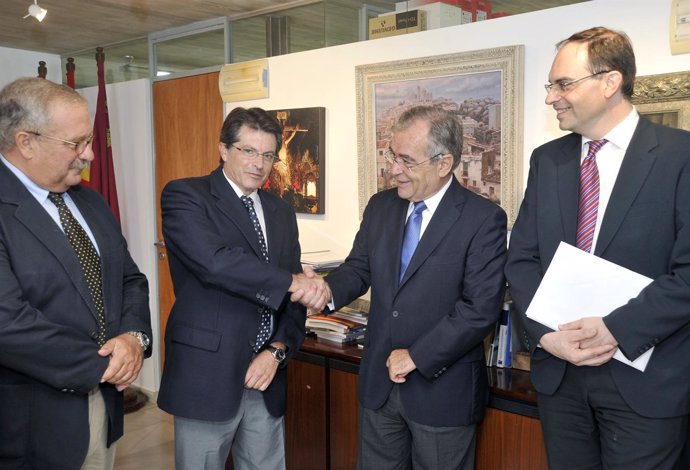 Director General Adjunto De Cajamurica Con Alcalde De Lorca                     