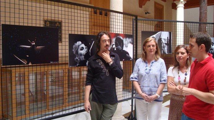 Sitoh, Junto A Heras Y Otras Responsables Municipales, En Su Exposición.