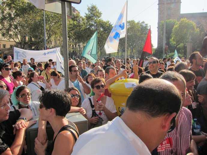 Protesta De Sanitarios Ante La Sede Del ICS