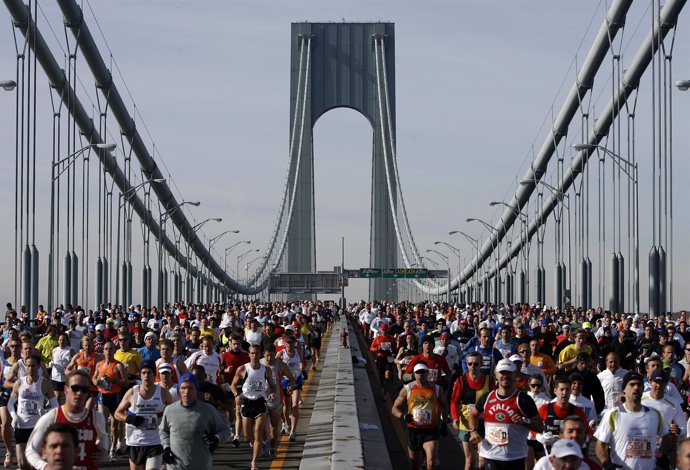Runners Cross The Verrazano Narrows Bridge At The Start Of The ING New York City
