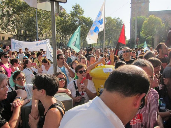 Protesta De Sanitarios Ante La Sede Del ICS