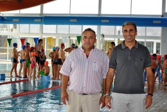 El Alcalde De Beniel, Roberto García, A La Derecha, Durante La Inauguración 