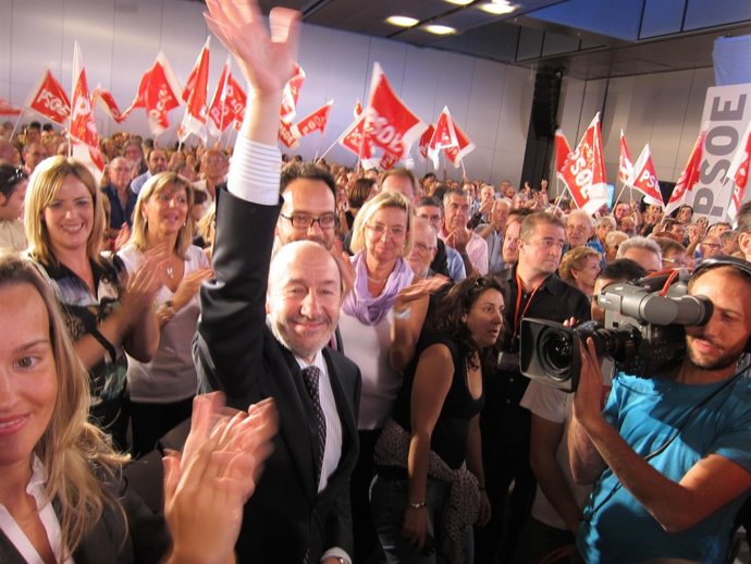 Alfredo Pérez Rubalcaba, Durante Un Acto En Zaragoza
