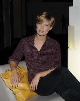 Posado De La Presentadora Tania Llasera 