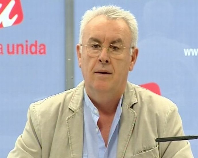 Cayo Lara quiere debatir con Rubalcaba