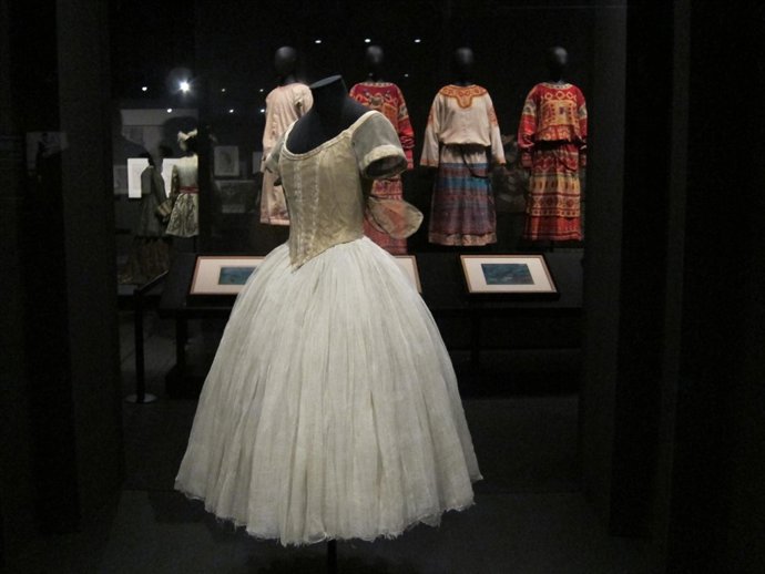 Vestido Que Llevó Lydia Lopokova En 'Les Sylphides'. Exposición De Diaghilev