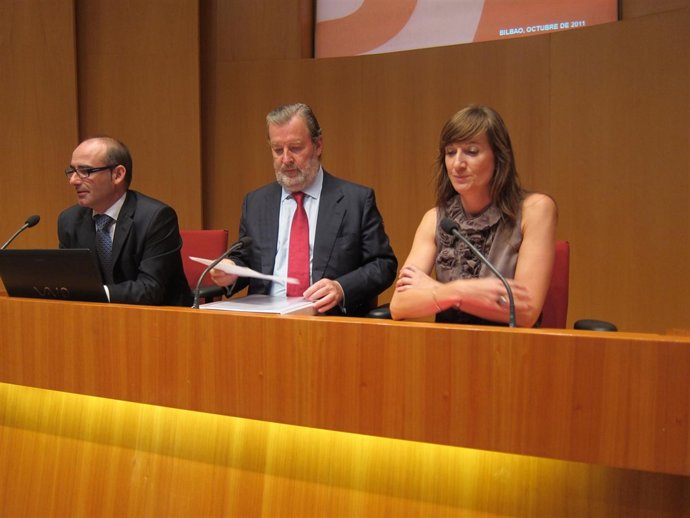 Andoni Aldekoa, José Luis Sabas Y Marta Ajuria.