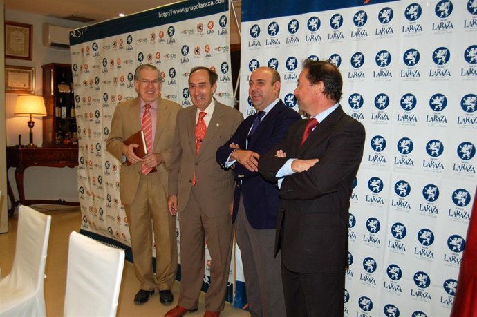 Representantes Del Colegio De Médicos De Sevilla Y El Grupo La Raza