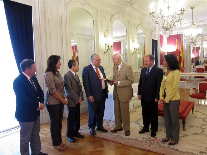 Grisolía Entrega La Memoria Del CVC A Cotino