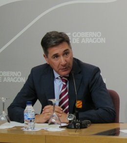 El Consejero De Sanidad, Bienestar Social Y Familia Del Gobierno De Aragón, Rica