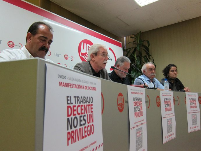 Braga Interviene En El Acto. A Su Derecha Baragaño, Y A Su Izquierda Pino.