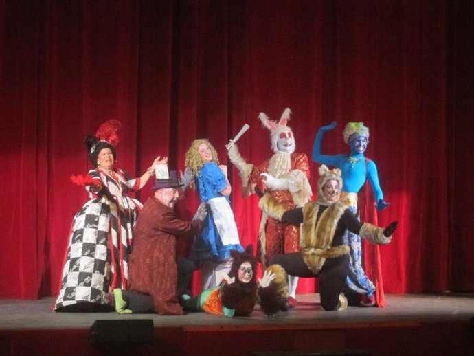 El Musical 'Alicia En El País De Las Maravillas' En El Olympia