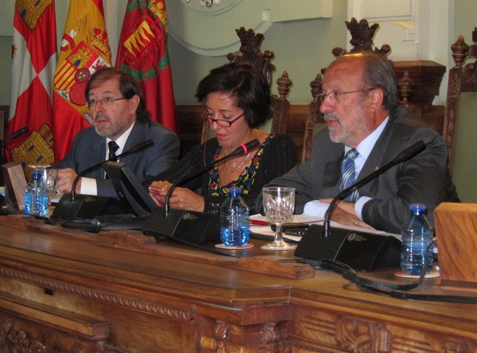 Mesa De Presidencia Del Pleno Del Ayuntamiento De Valladolid