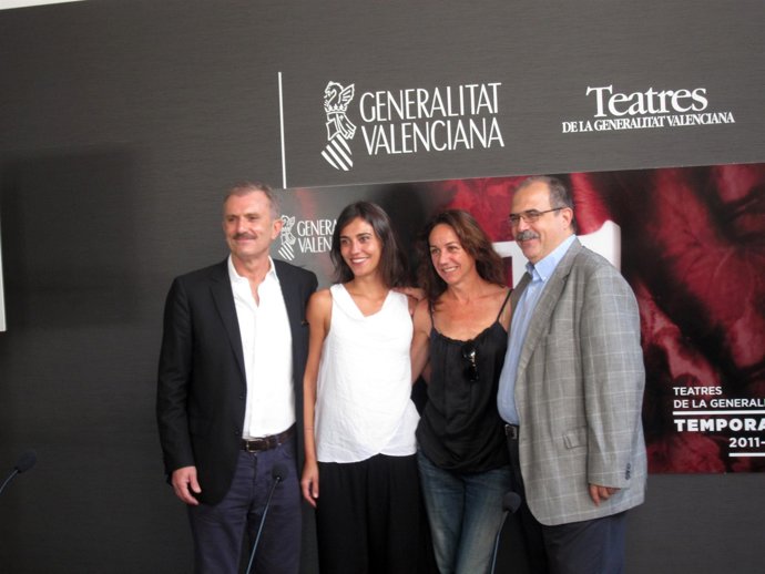 Gil Lázaro Con Los Actores Antonio Valero, Ricard Borrás Y Verónika Moral