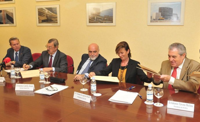 Momento En La Firma Del Acuerdo Este Martes