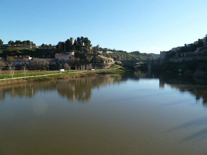 Río Tajo a su paso por Toledo