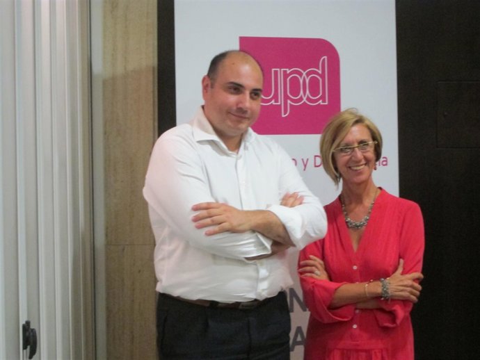 Rosa Díez Junto Al Candidato Al Senado Por Almería, Manuel Cantón