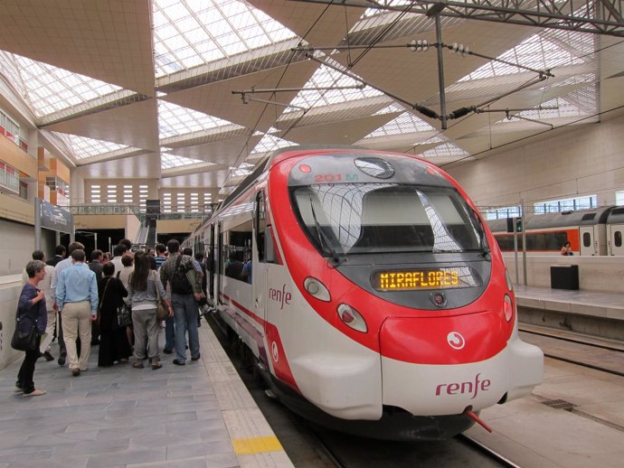 Tren Cercanías En Delicias Zaragoza