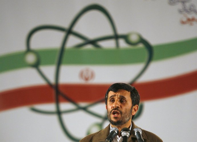 El Presidente De Irán, Mahmud Ahmadineyad Defendiendo El Programa Nuclear 