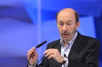 Rubalcaba ve "obsceno y escandaloso" el pago de indemnizaciones millonarias a directivos de cajas