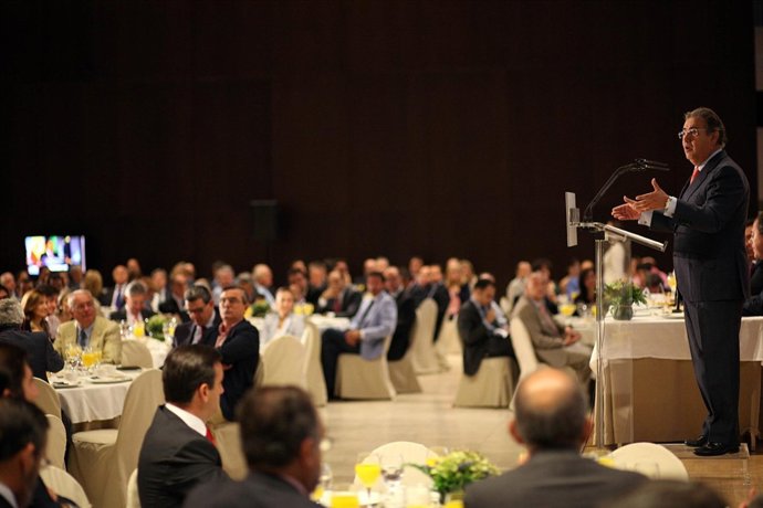 El Alcalde De Sevilla Juan Ignacio Zoido, Durante La Conferencia