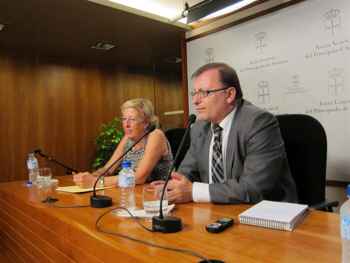 Iglesias Interviene Durante La Rueda De Prensa.