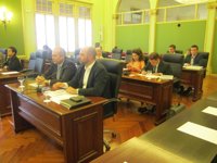 El Parlament pide la comparecencia de Socías para explicar los incidentes en Son Gotleu tras la muerte de un nigeriano