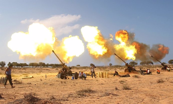 Fuerzas Del CNT Bombardean Con Artilleria La Ciudad De Sirte