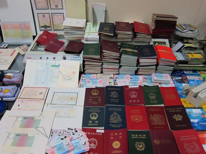 Material Intervenido En La Operación Contra La Red De Proxenetas China