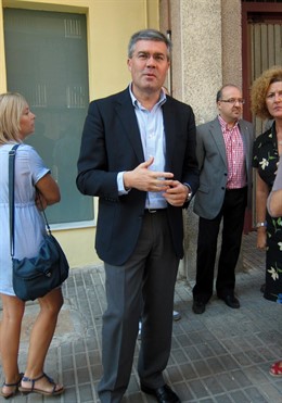 José Enrique Fernández De Moya, Antes De Atender A La Prensa.