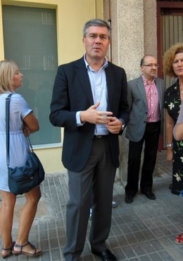 José Enrique Fernández De Moya, Antes De Atender A La Prensa.