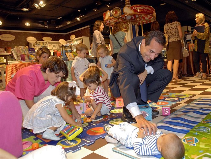 Salvador Victoria, En Un Momento De La Visita