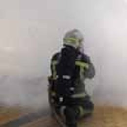 Intervención De Bomberos De La Comunidad En Un Incendio