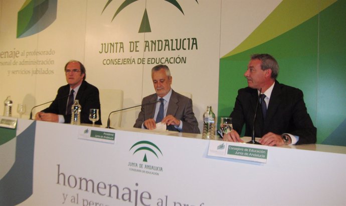 Ministro Ángel Gabilondo Con El Presidente Y Consejero De Educación De Andalucía