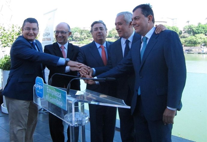 Javier Arenas, Junto Con Otros Miembros Del PP, Hoy En Sevilla