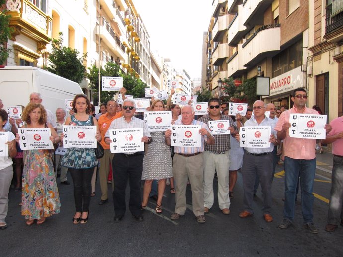 Concentración De UGT Por La Muerte De Un Trabajador En Huelva