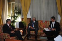 Embajador del Reino Unido agradece a Tovar la ayuda dada a británicos en terremotos de Lorca y el incendio de Atamaría