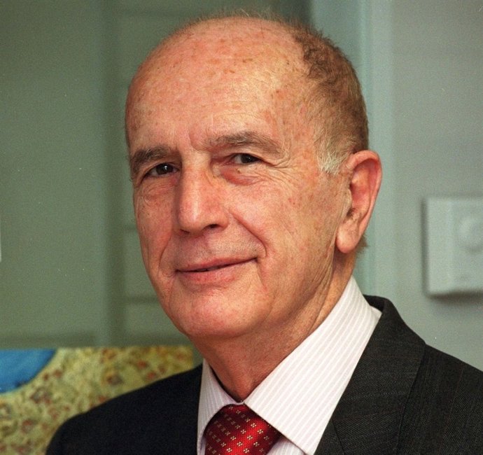 Manuel Ferrer, Catedrático Emérito De Geografía